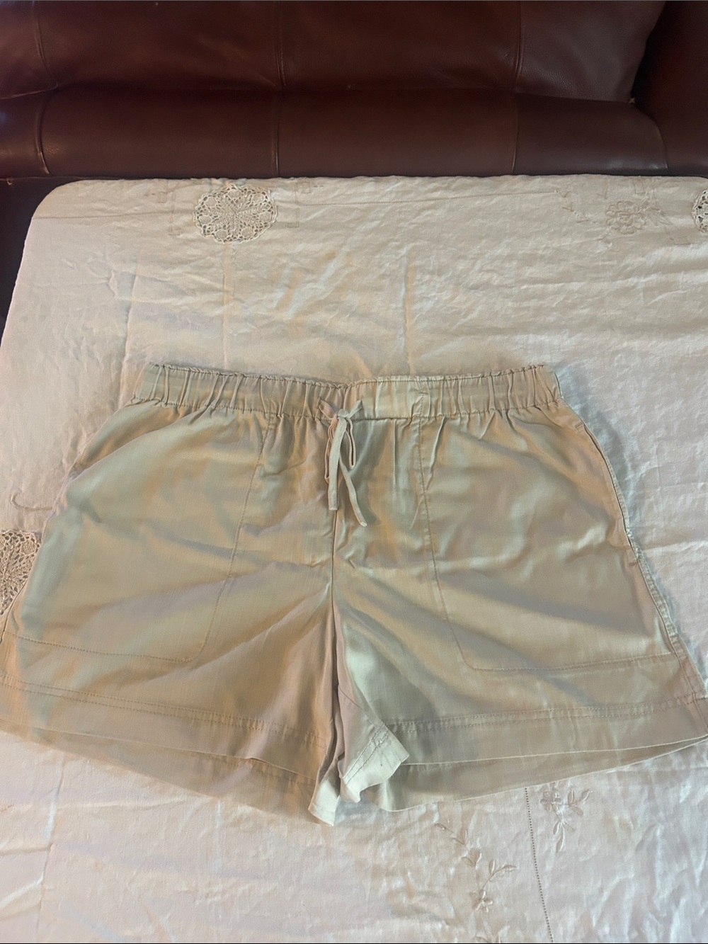 Hilary Radley Light Beige Drawstring Athletic Shorts sz L
